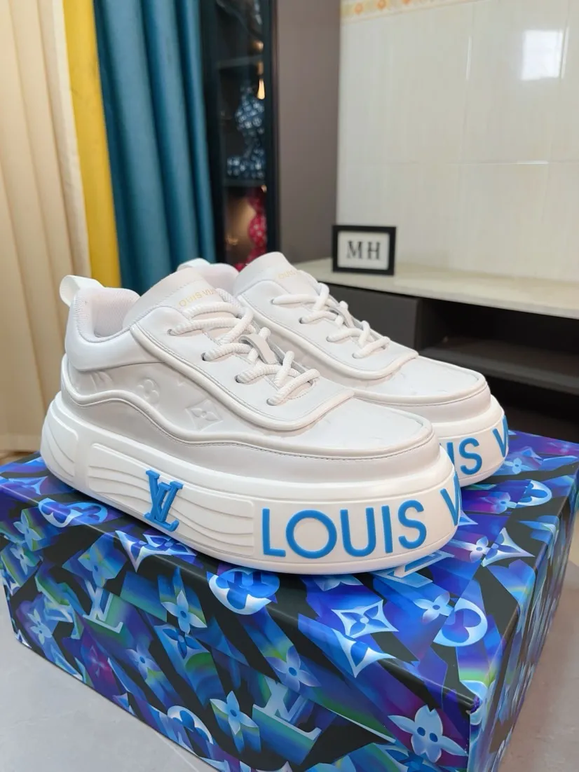 Men's men's shoes 💰560🌸🌸 LV style is novel and fashionable, the upper is made of imported cowhide + LV special materials! Super trendy design! It’s eye-catching! The leather is soft, delicate, shiny and translucent, showing the ultimate in pure handcraftsmanship, and the mesh is soft, comfortable and breathable! Size: 39-44 (38 45 customized)